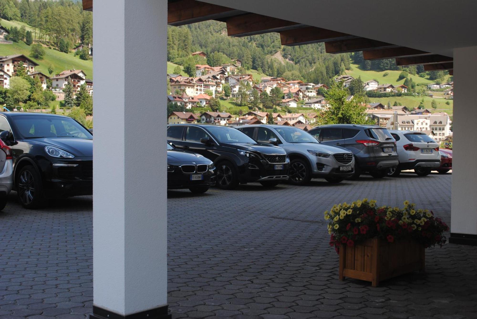Hotel Garni Walter Ortisei Zewnętrze zdjęcie