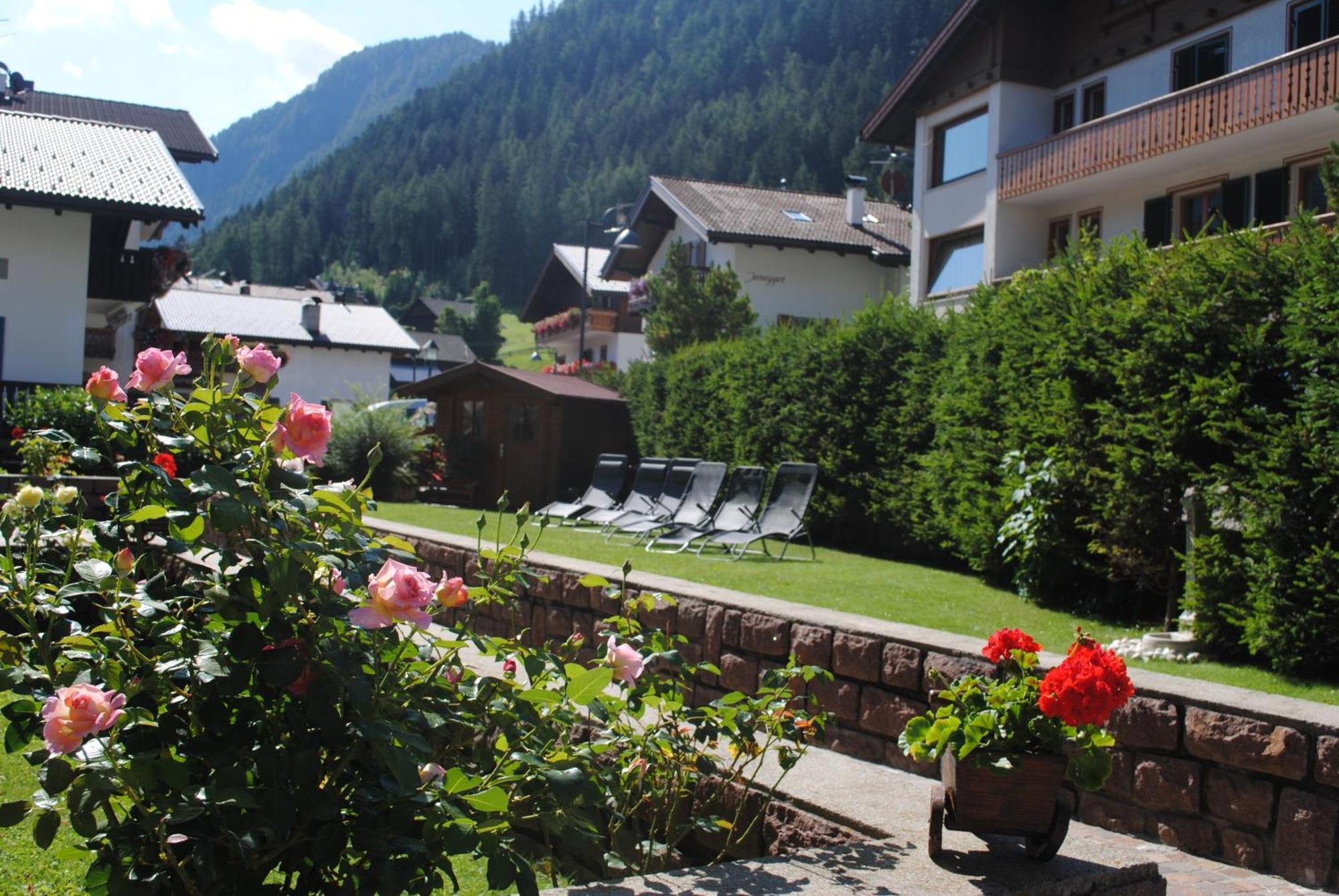 Hotel Garni Walter Ortisei Zewnętrze zdjęcie